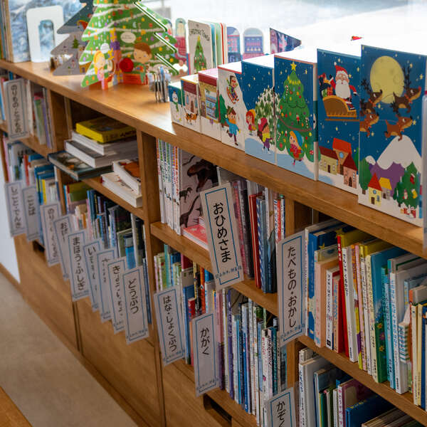 絵本カフェ測量船